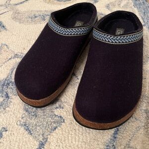 LL Bean Navy Wool Slip-On Clogs size 9